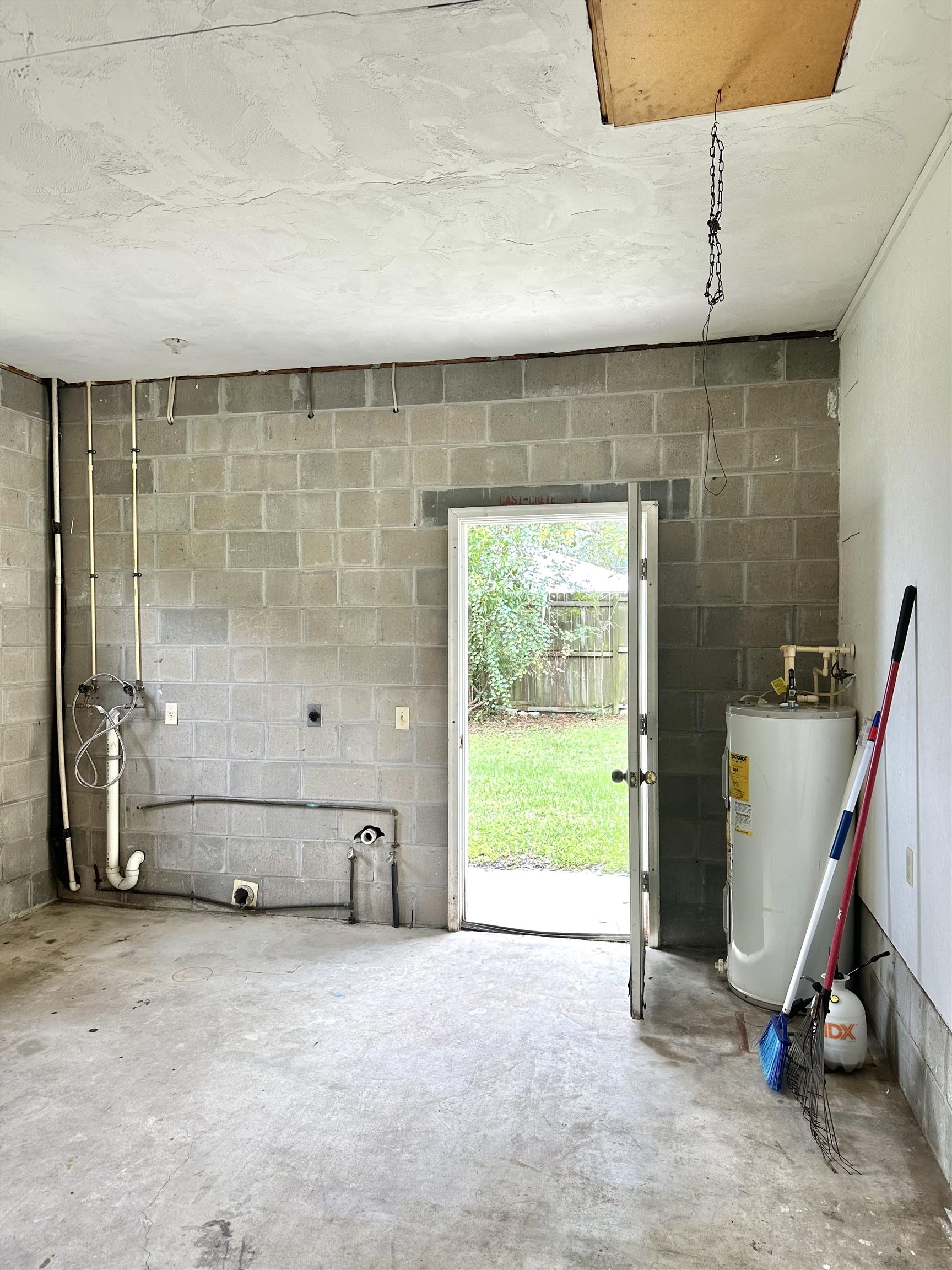 120 Vassar Road St. Augustine South, FL 32086 - Photo 20 of 24 a view of a room with washing machine