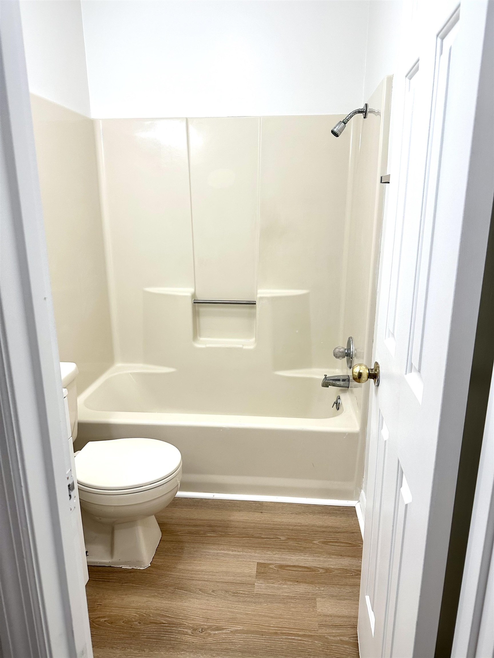 120 Vassar Road St. Augustine South, FL 32086 - Photo 8 of 24 a bathroom with a toilet and a bathtub