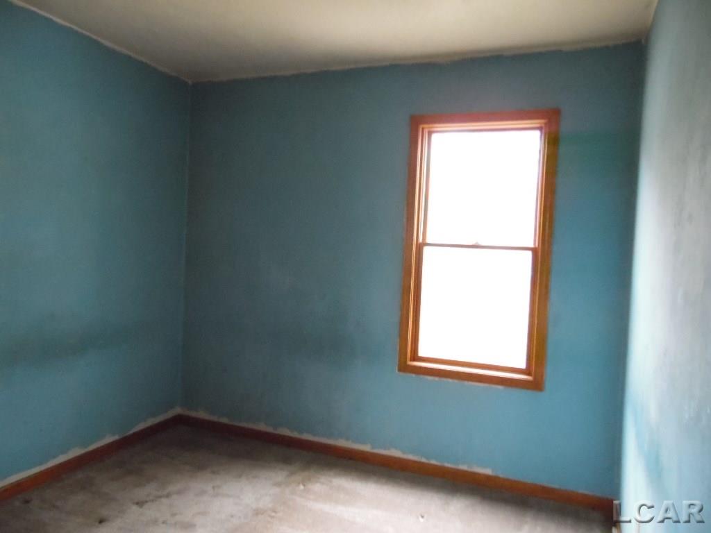 845 Addison Street Adrian, MI 49221 - Photo 9 of 11 31271576-8.JPG
