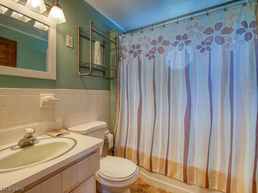 2072 Warren Road Lakewood, OH 44107 - Photo 9 of 17