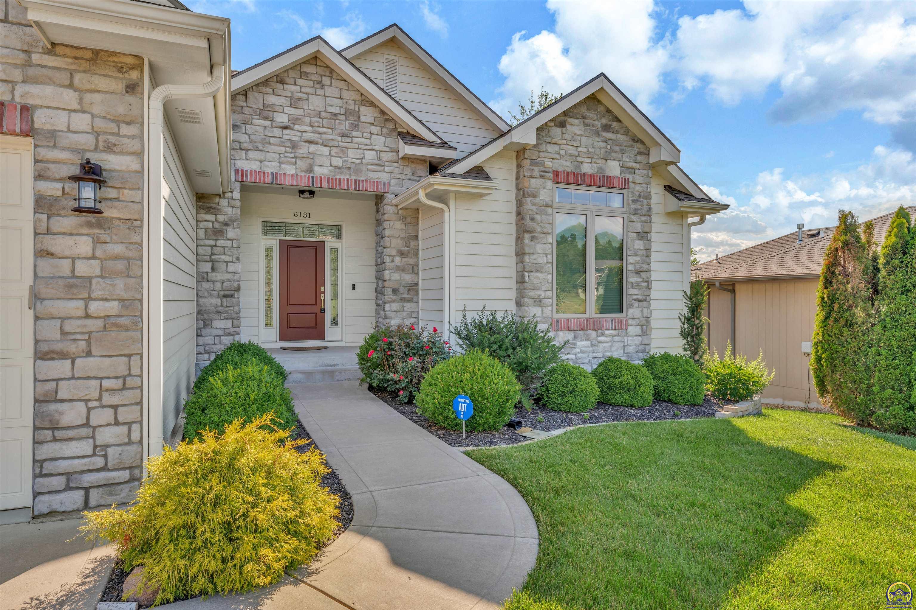 6131 Southwest 47th Street Topeka, KS 66610 - Photo 4 of 20 Welomce In