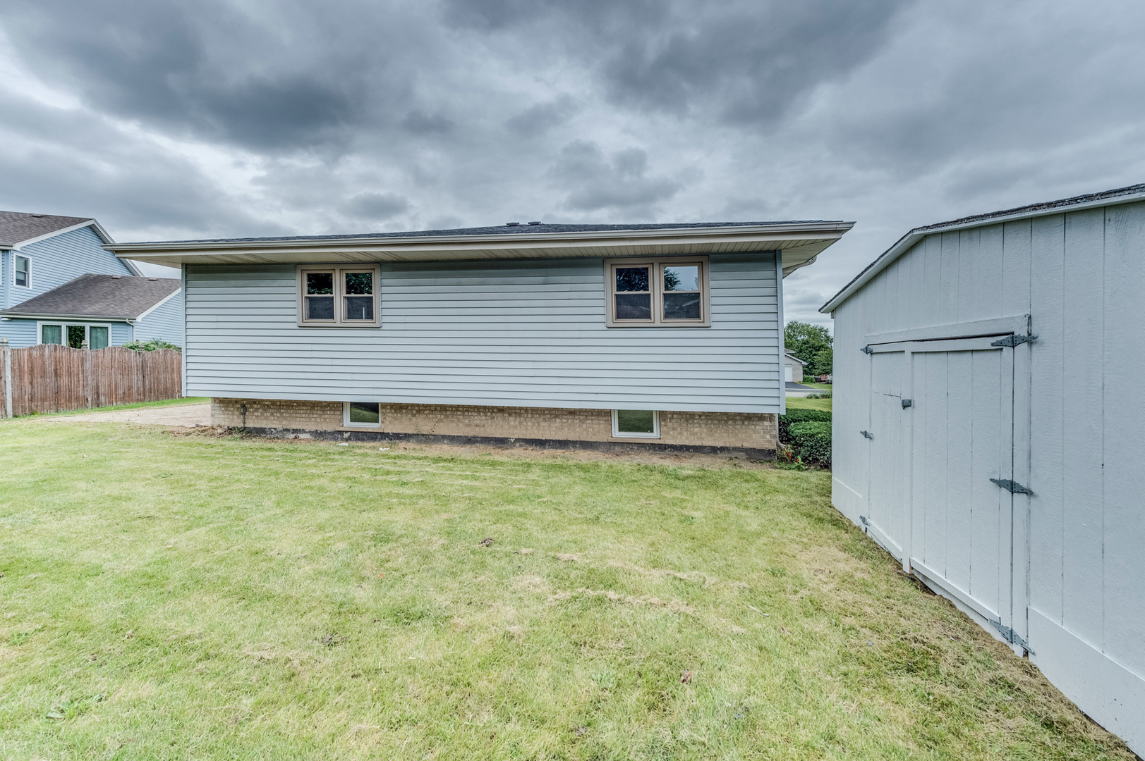 16539 Timberview Drive Plainfield, IL 60586 - Photo 24 of 26 a backyard of a house