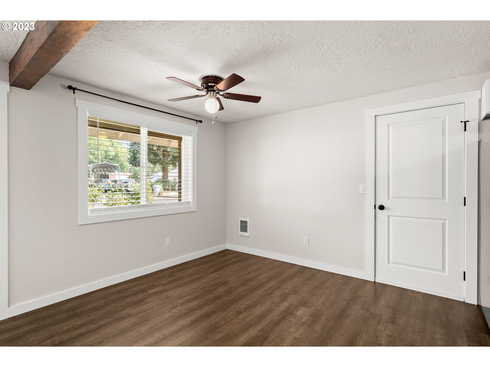 7422 Southeast Luther Road Portland, OR 97206 - Photo 9 of 22 Gallery Image 9