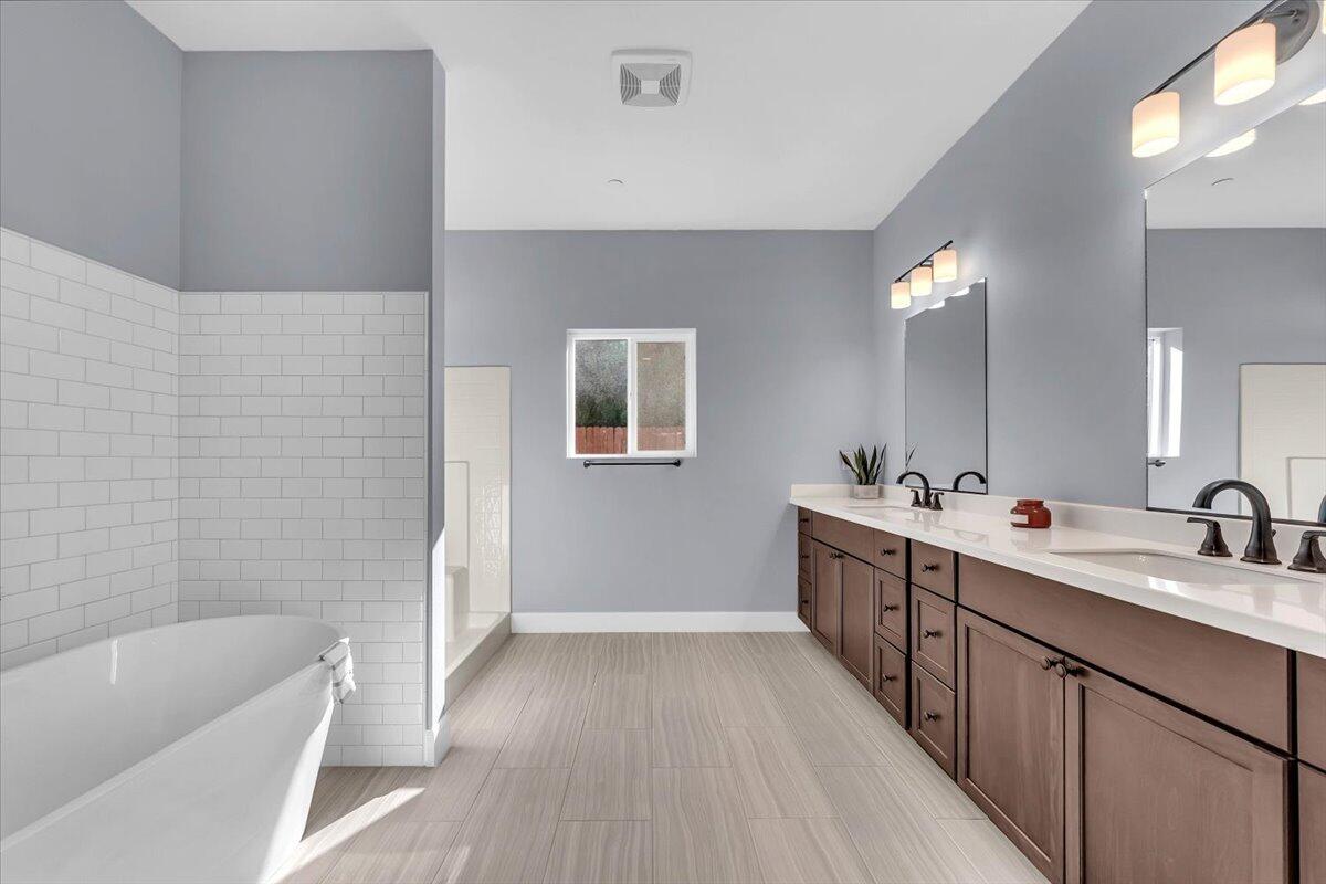 1565 Carl Court Red Bluff, CA 96080 - Photo 27 of 49 a bathroom with a tub sink and mirror