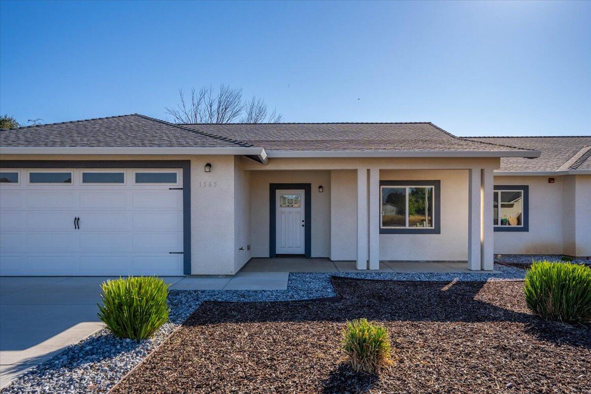 1565 Carl Court Red Bluff, CA 96080 - Photo 3 of 49 a front view of a house