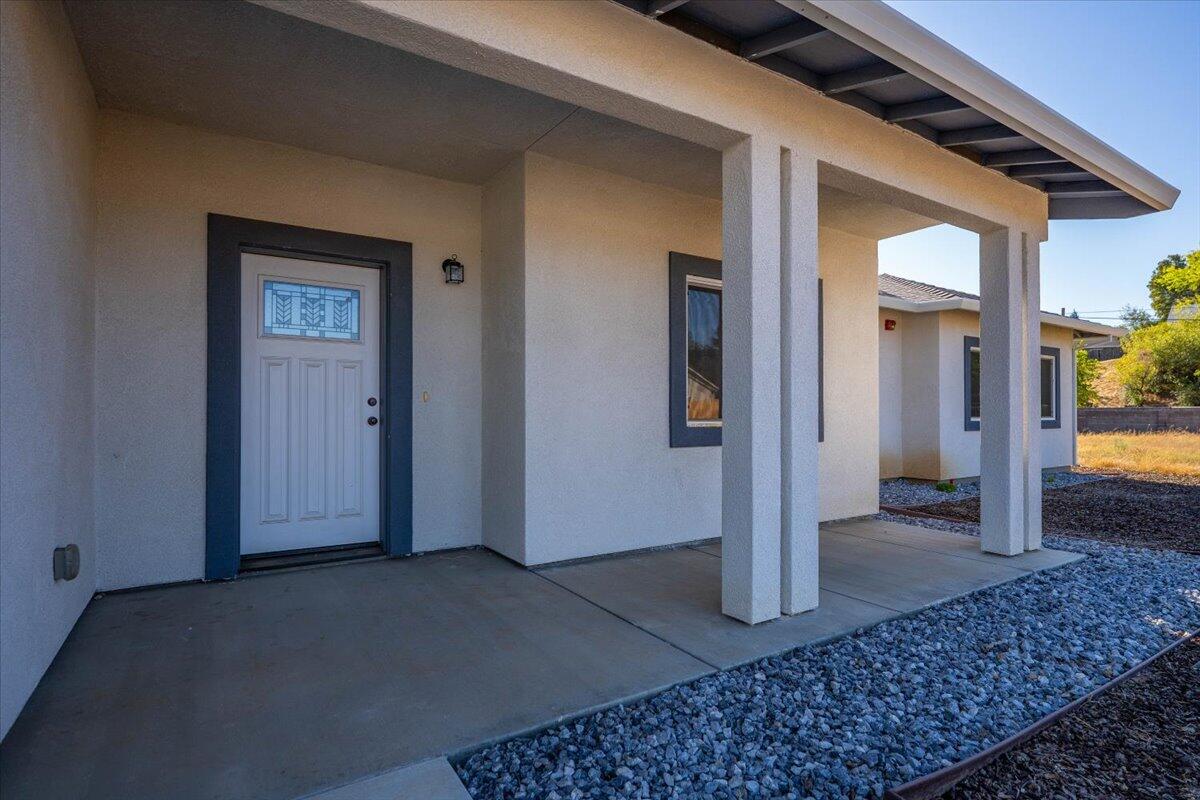 1565 Carl Court Red Bluff, CA 96080 - Photo 4 of 49 a view of a livingroom with wooden floor
