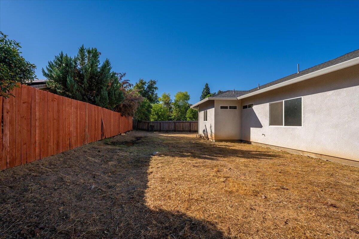 1565 Carl Court Red Bluff, CA 96080 - Photo 43 of 49 a backyard of a house with trees
