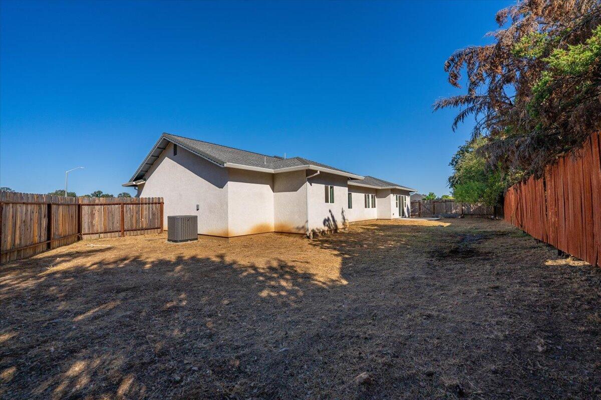 1565 Carl Court Red Bluff, CA 96080 - Photo 44 of 49 a front view of a house with a yard