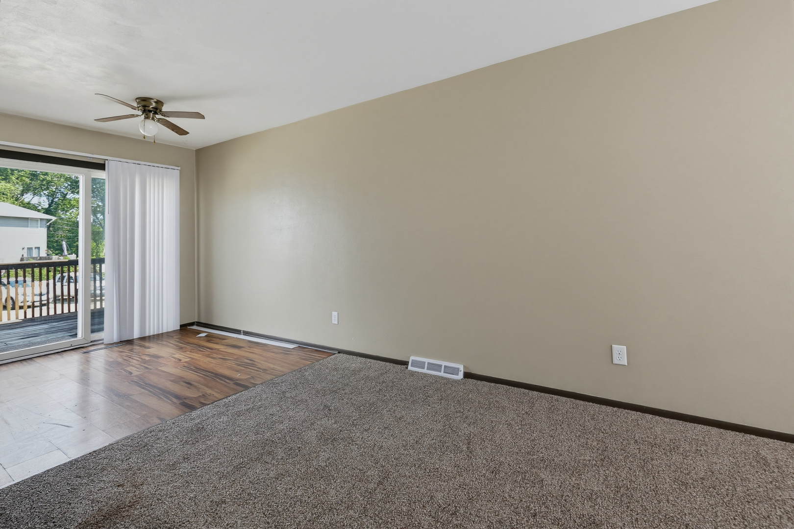 3367 Hillandale Road Davenport, IA 52806 - Photo 7 of 26