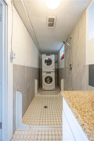 a picture of a bathroom