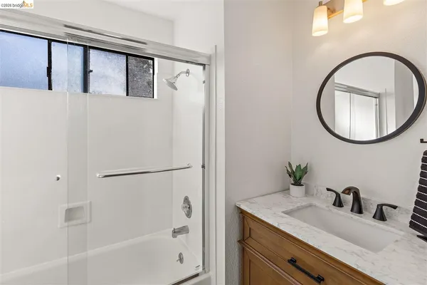 $695,000 | 3687 Maple Avenue, Unit 9, Oakland, CA 94602