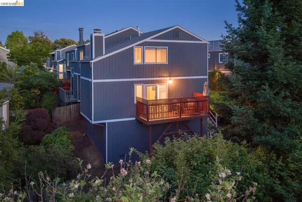 $695,000 | 3687 Maple Avenue, Unit 9, Oakland, CA 94602