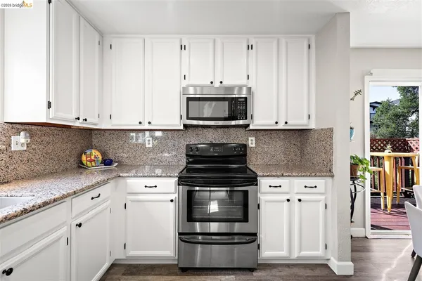 $695,000 | 3687 Maple Avenue, Unit 9, Oakland, CA 94602