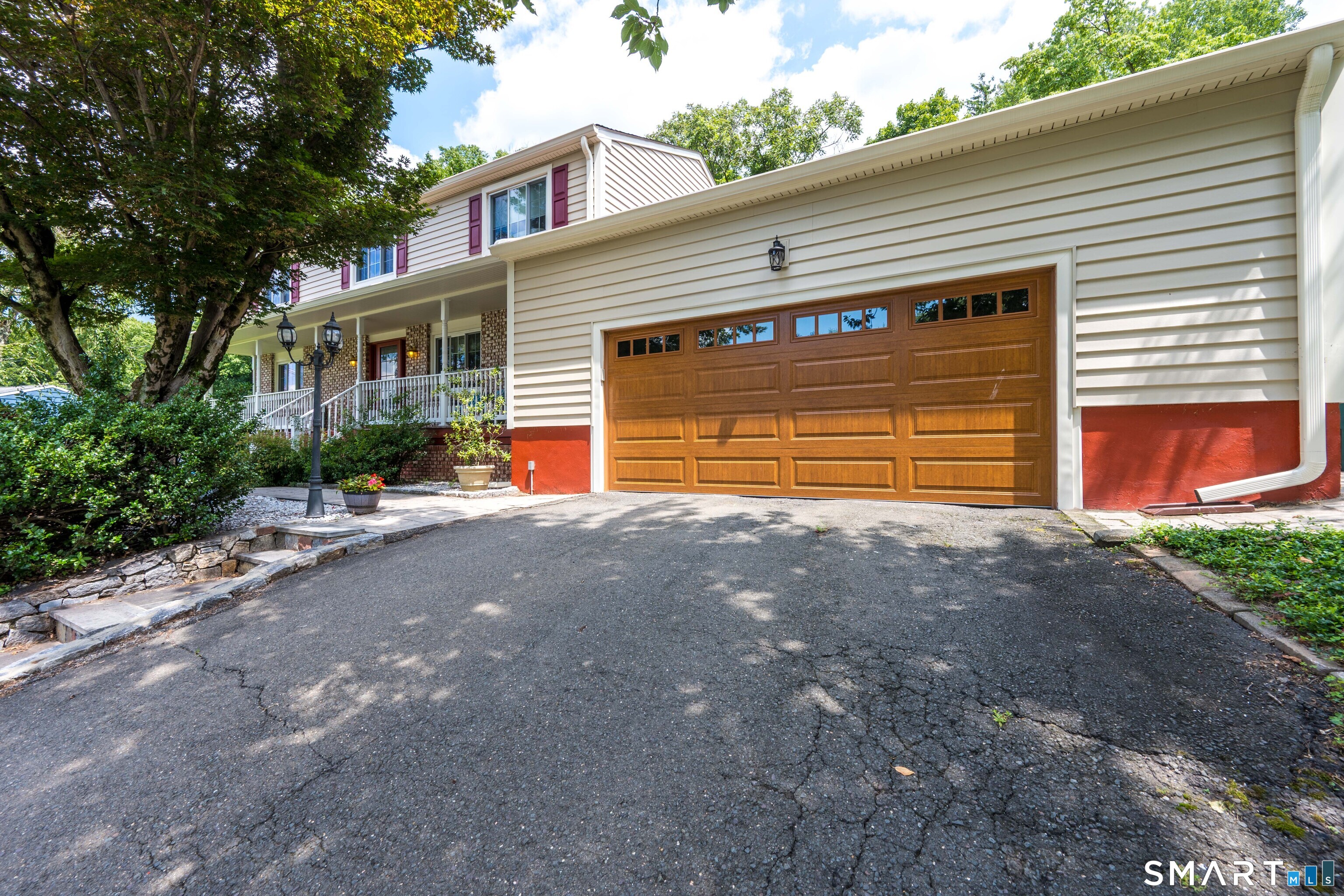 118 Rolling Ridge Road Hamden, CT 06518 - Photo 2 of 24 Gallery Image 2