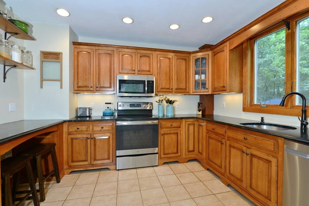 60 Rockwood Road Norfolk, MA 02056 - Photo 6 of 42 Gallery Image 6