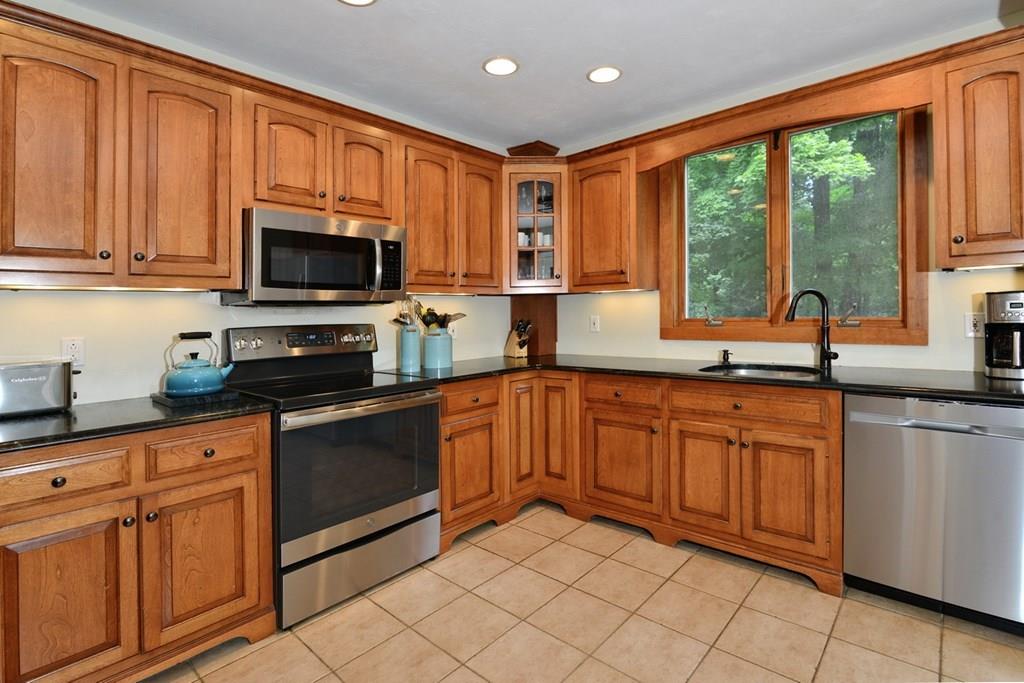 60 Rockwood Road Norfolk, MA 02056 - Photo 7 of 42 Gallery Image 7