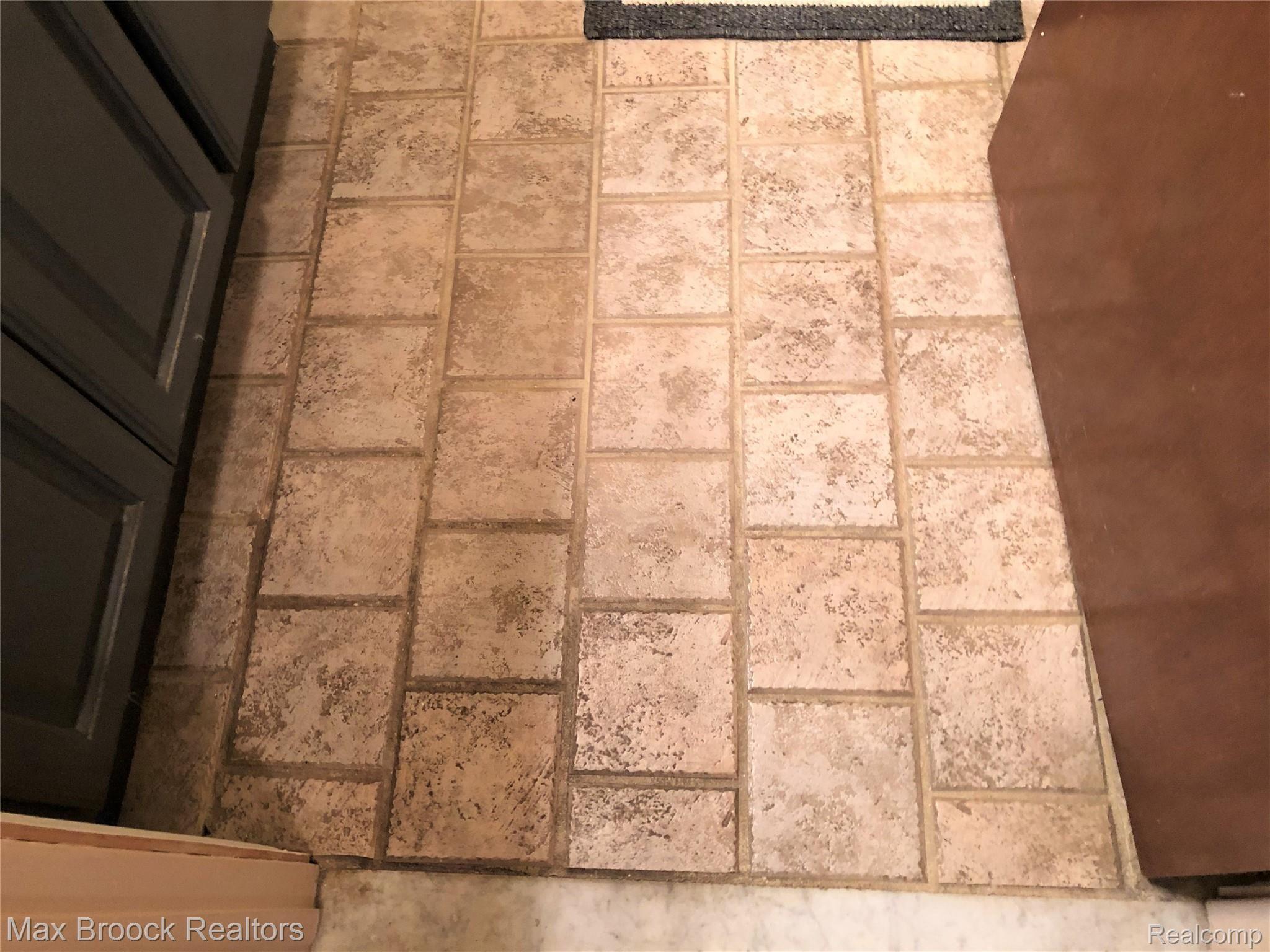 29273 Hayes Road, Unit 7 Warren, MI 48088 - Photo 25 of 36 10.bathroom