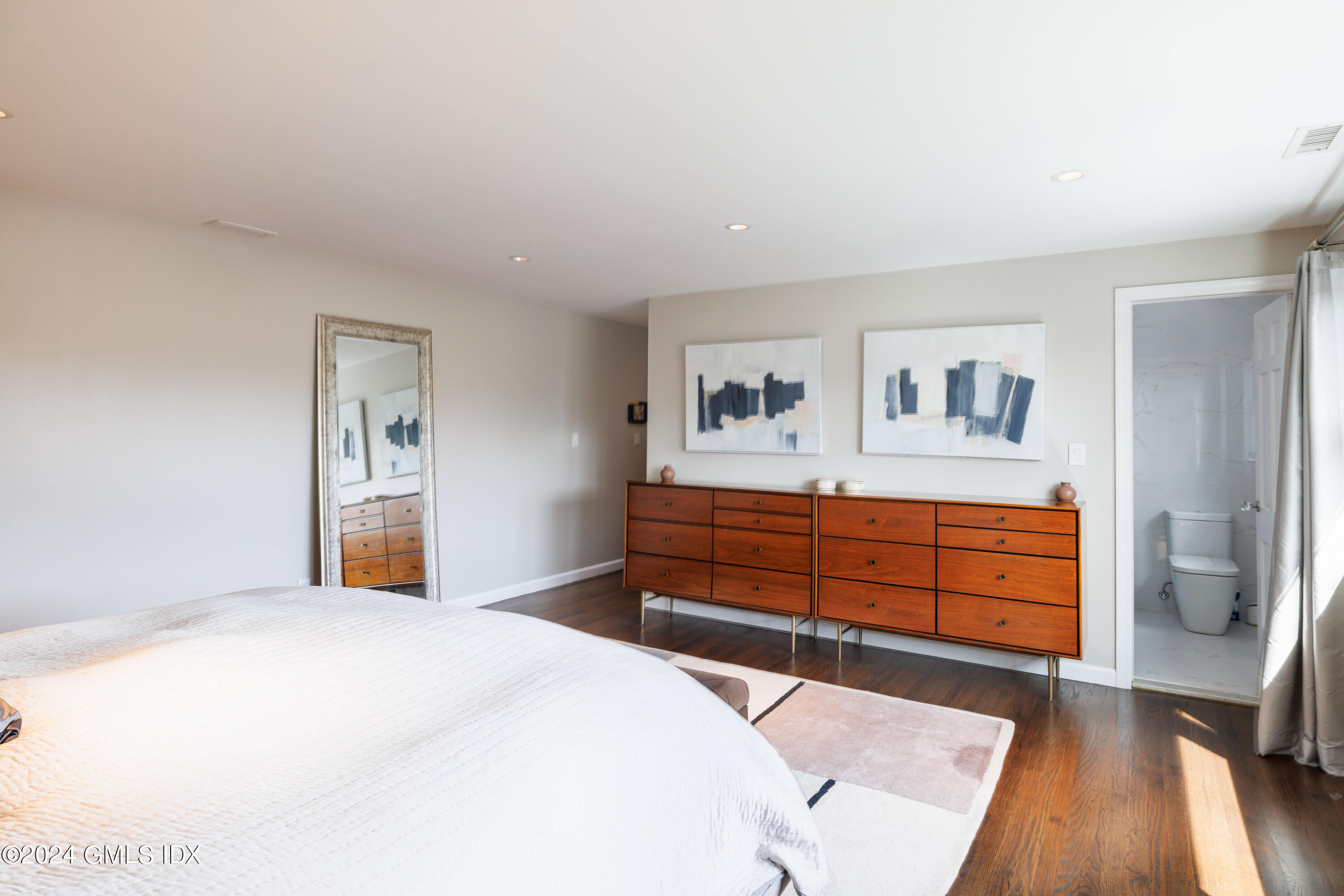 83 Burning Tree Road Greenwich, CT 06830 - Photo 26 of 41 21 Primary bedroom 3