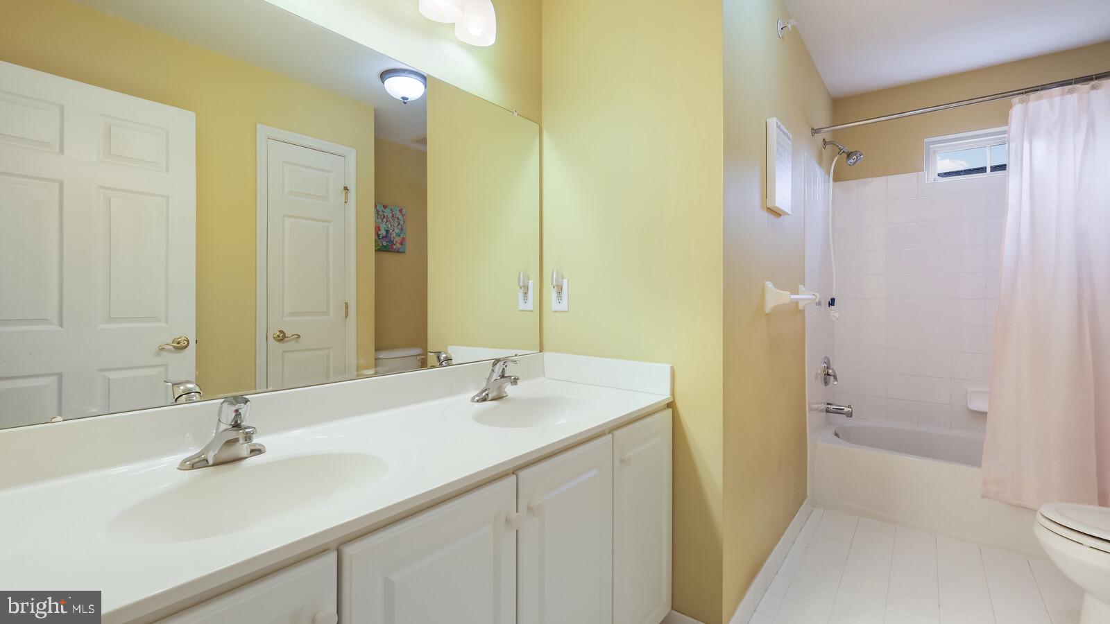 3333 Lancashire Road Furlong, PA 18925 - Photo 41 of 65 Hall Full Bath