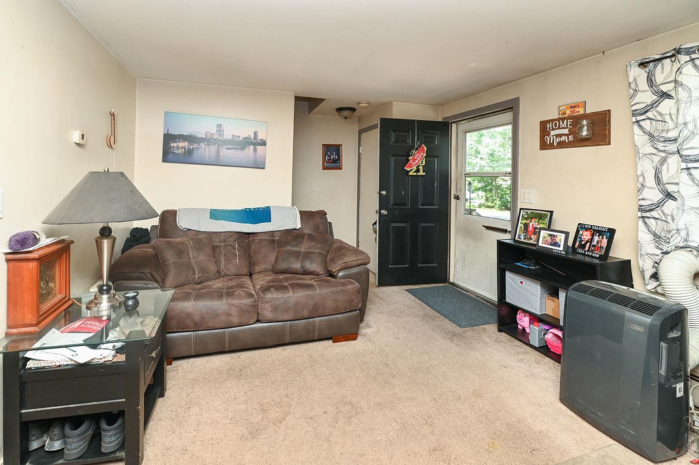 17 English Range Road Derry, NH 03038 - Photo 5 of 33