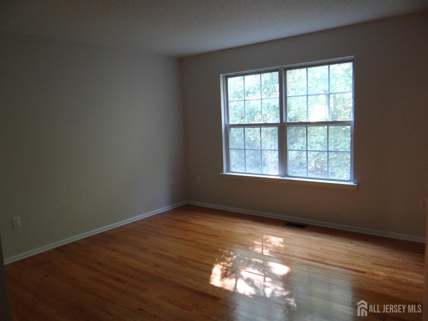 129 Prestwick Way Edison, NJ 08820 - Photo 8 of 15 Gallery Image 8