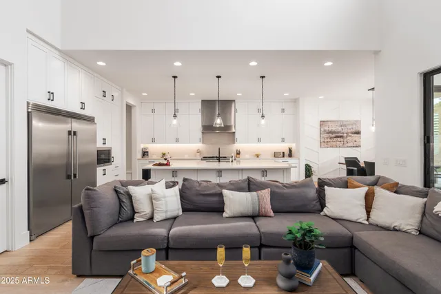 $12,150 | 4007 North 34th Street, Phoenix, AZ 85018