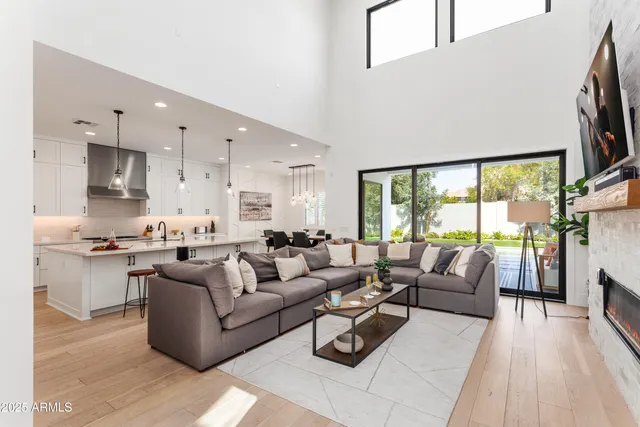 $12,150 | 4007 North 34th Street, Phoenix, AZ 85018