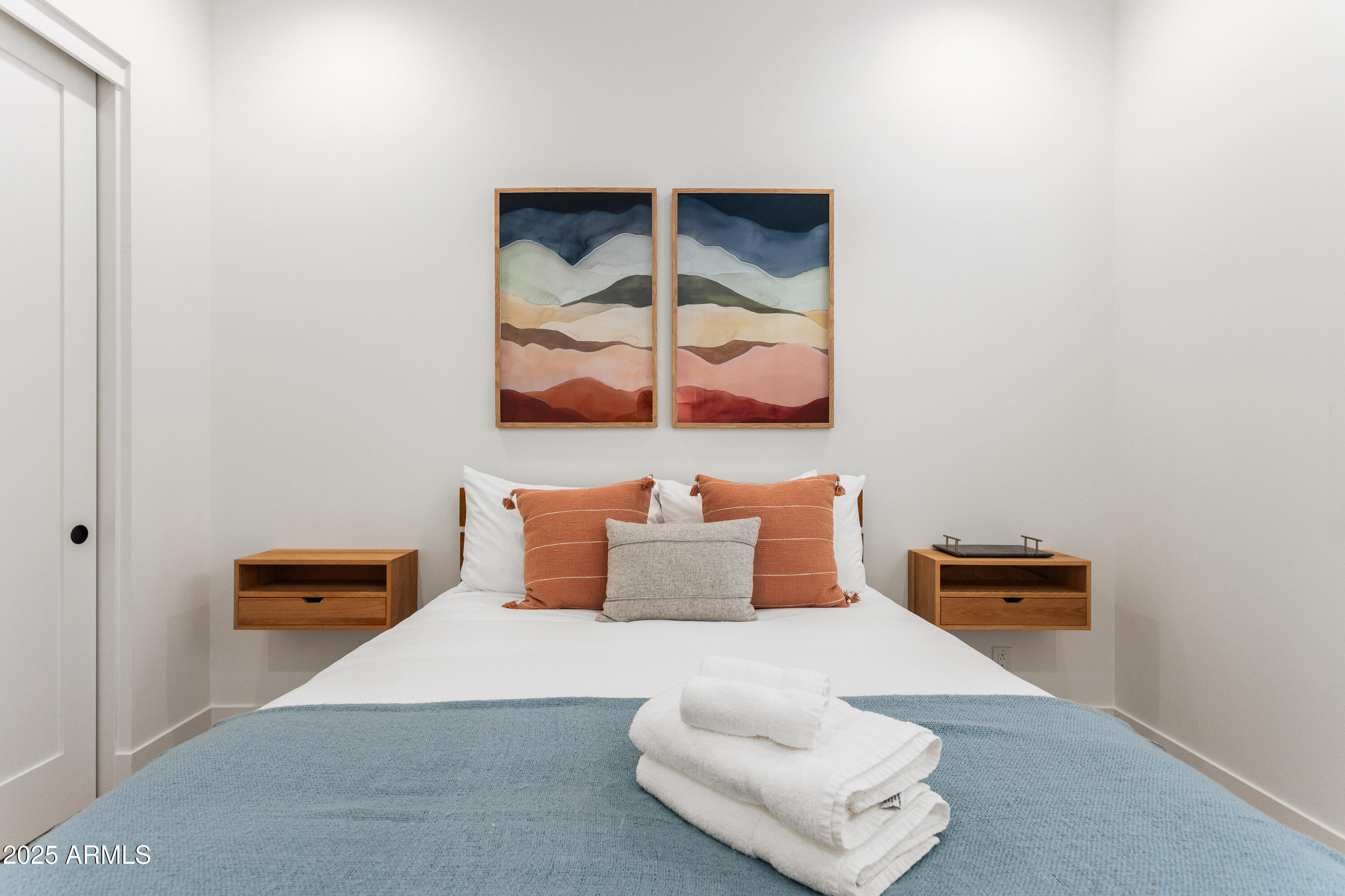 4007 North 34th Street Phoenix, AZ 85018 - Photo 27 of 43 view of living room with furniture and wall painting