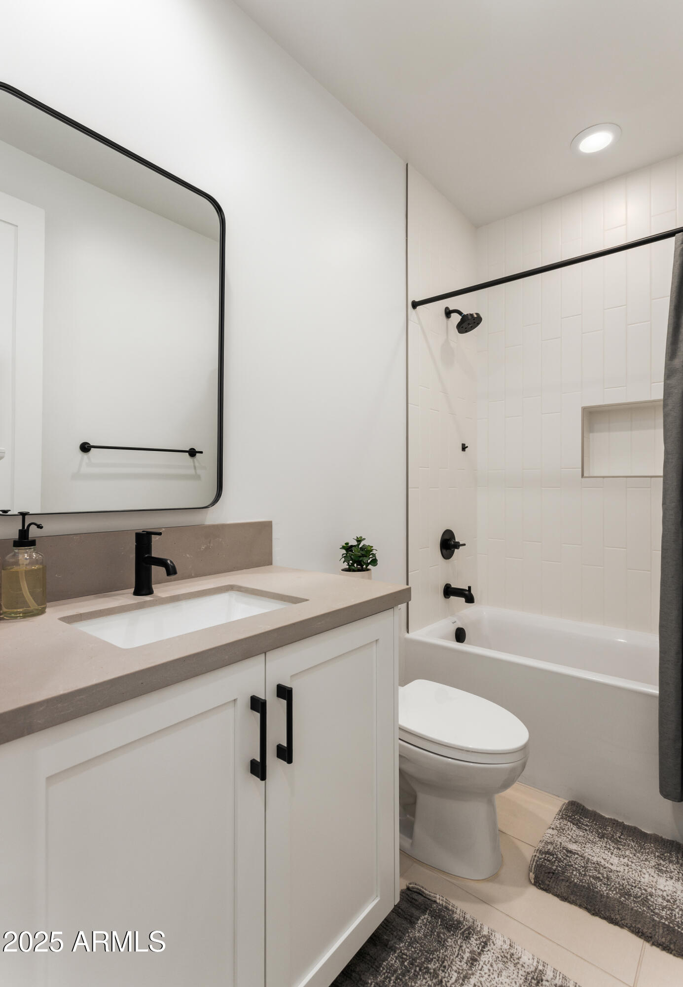 4007 North 34th Street Phoenix, AZ 85018 - Photo 29 of 43 a bathroom with a sink a toilet and a bathtub