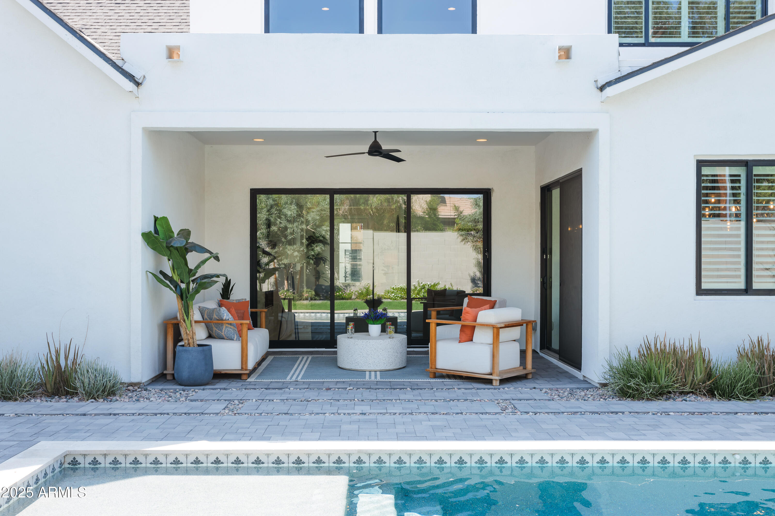 4007 North 34th Street Phoenix, AZ 85018 - Photo 38 of 43 a room with lots of potted plants