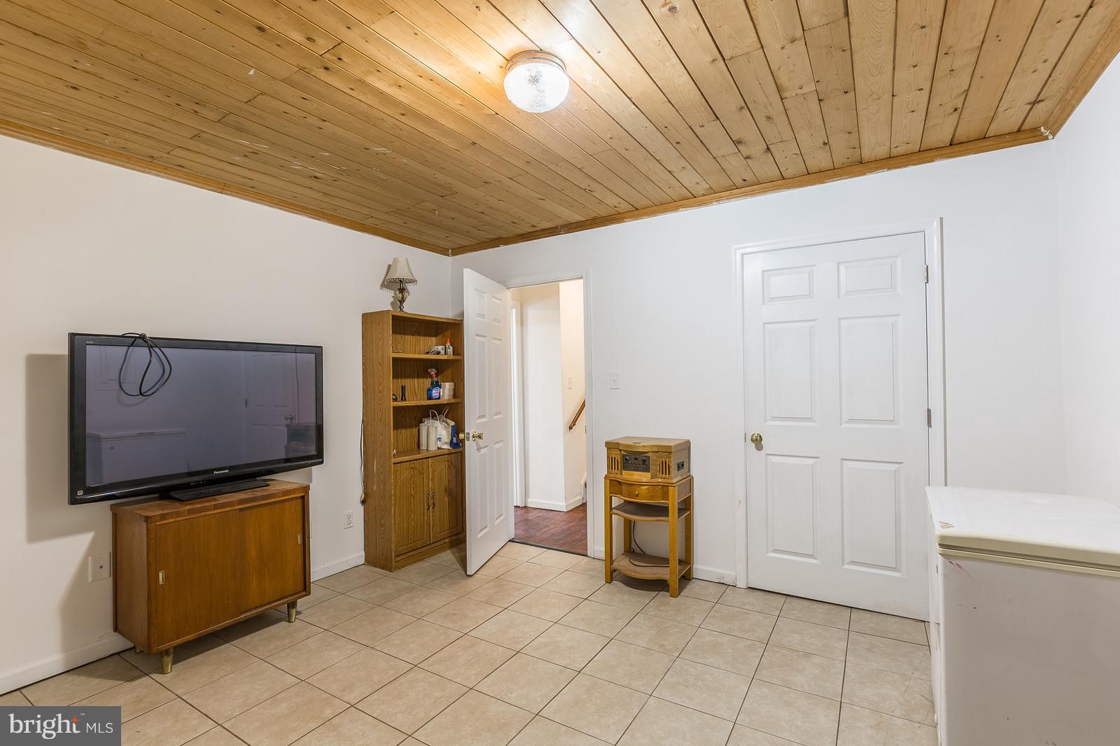 484 Cropp Road Fredericksburg, VA 22406 - Photo 24 of 29 Family Room with Separate Laundry Room