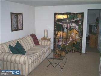 61 Bittersweet Road Levittown, PA 19057 - Photo 4 of 6 Gallery Image 4