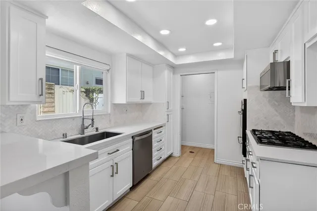 $3,995 | 2519 Vanderbilt Lane, Unit 2, Redondo Beach, CA 90278