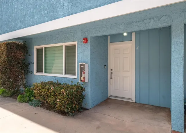 $3,995 | 2519 Vanderbilt Lane, Unit 2, Redondo Beach, CA 90278