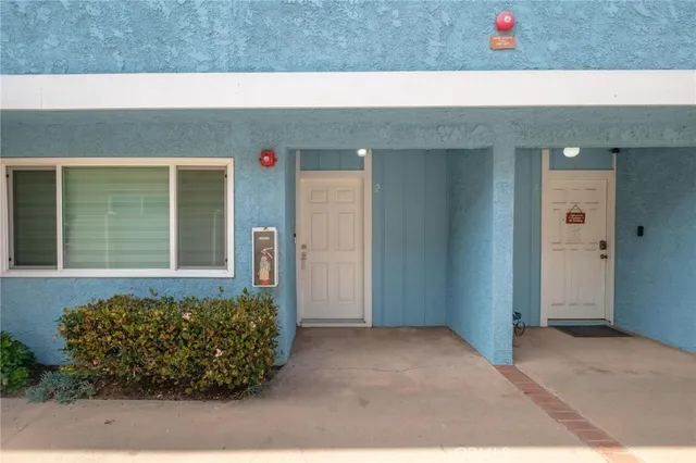 $3,995 | 2519 Vanderbilt Lane, Unit 2, Redondo Beach, CA 90278