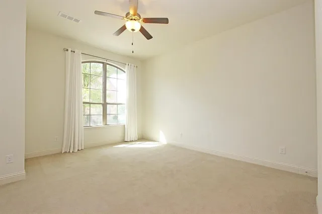 a view of empty room with window
