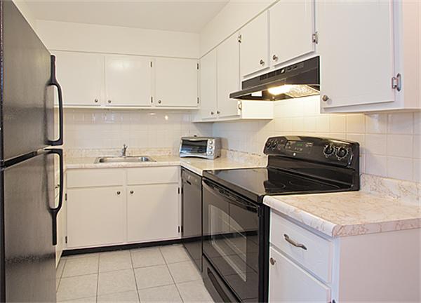 43 Jacqueline Road, Unit 8 Waltham, MA 02452 - Photo 9 of 14 Gallery Image 9