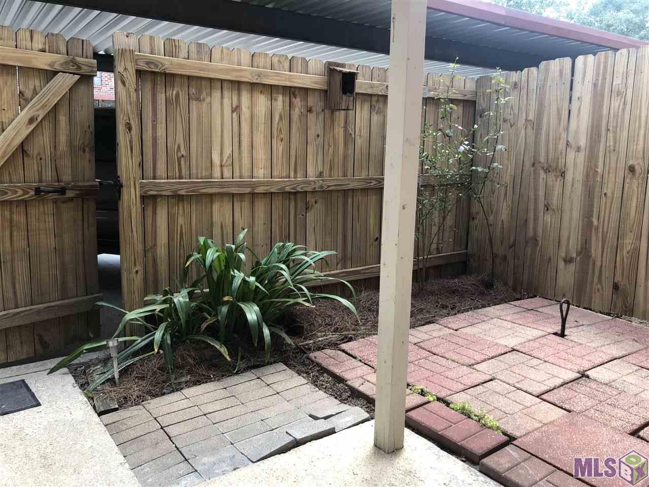 4424 Stumberg Lane Baton Rouge, LA 70816 - Photo 10 of 11 Back yard/patio area