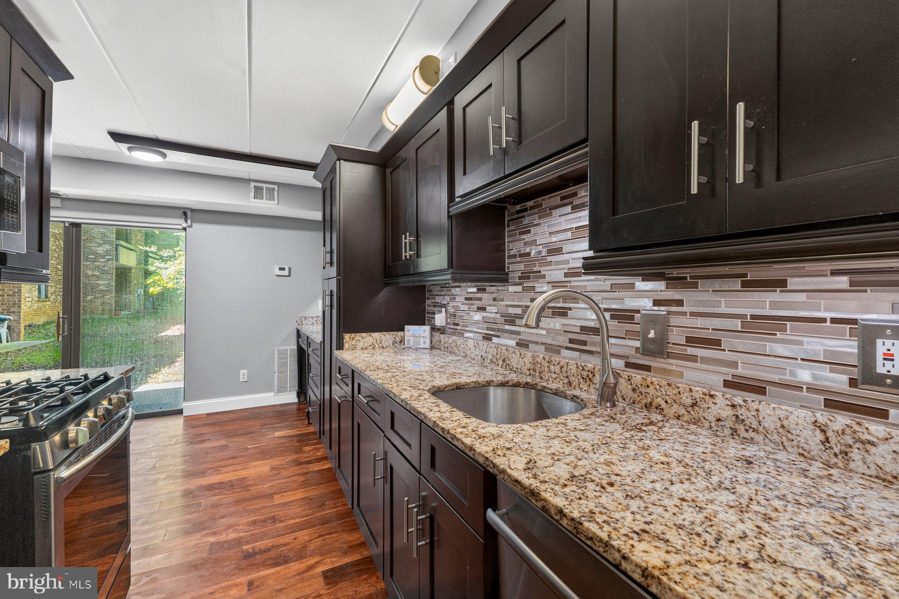 2330 Freetown Court, Unit 4/1B Reston, VA 20191 - Photo 7 of 26 Kitchen