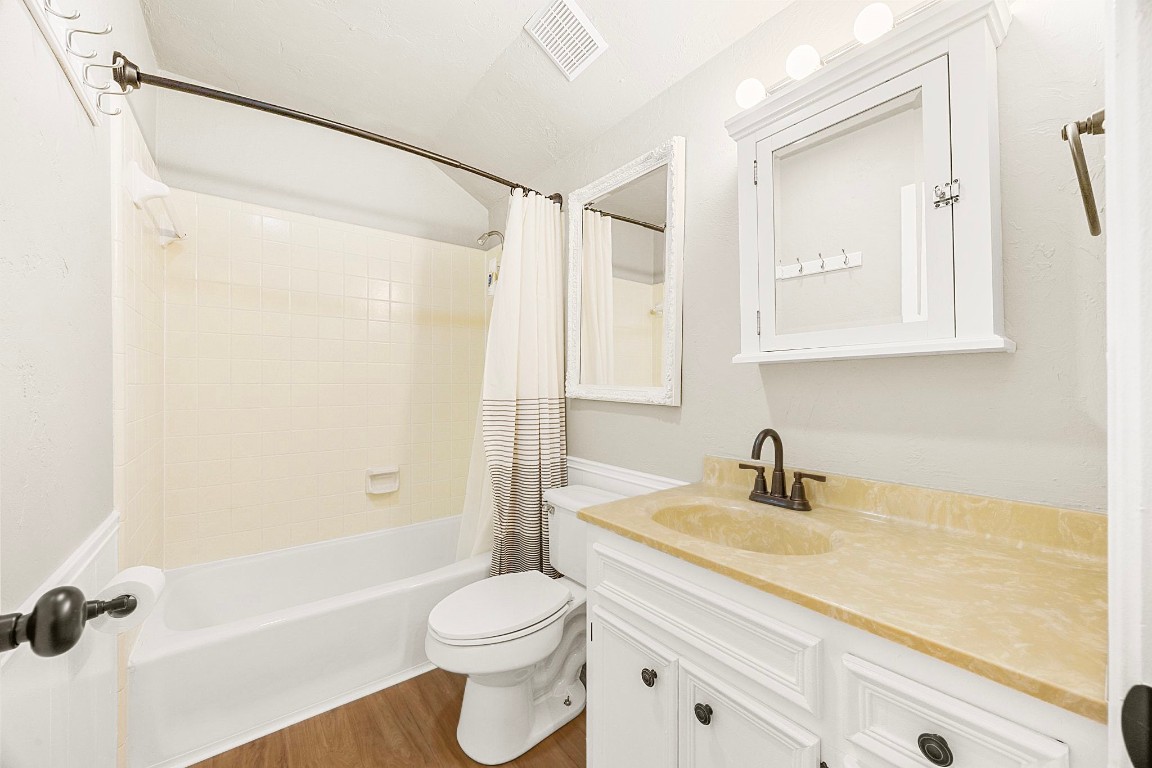 4203 Azul Court Georgetown, TX 78628 - Photo 28 of 38 a bathroom with a sink a toilet and a bathtub