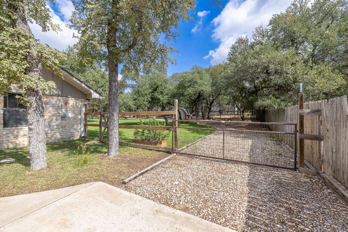 4203 Azul Court Georgetown, TX 78628 - Photo 34 of 38 a park view with a entertaining space