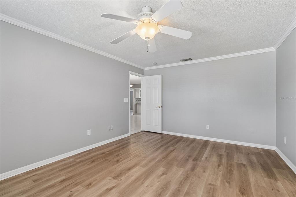 1733 Sutton Place Dunedin, FL 34698 - Photo 19 of 38