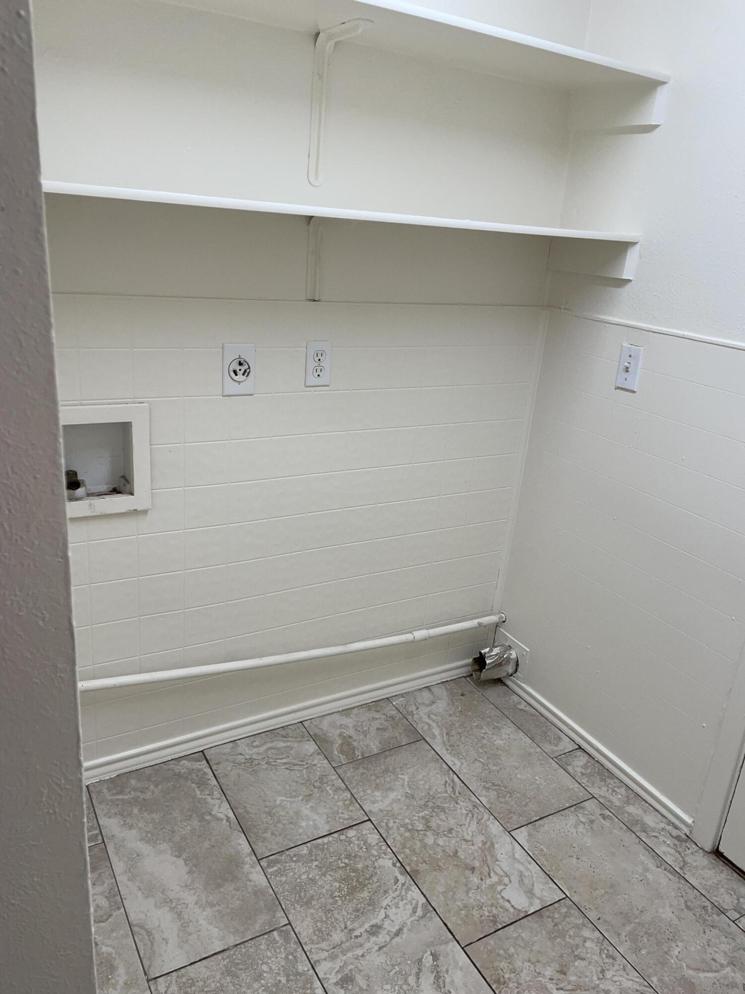 4802 39th Street Lubbock, TX 79414 - Photo 18 of 19 Laundry