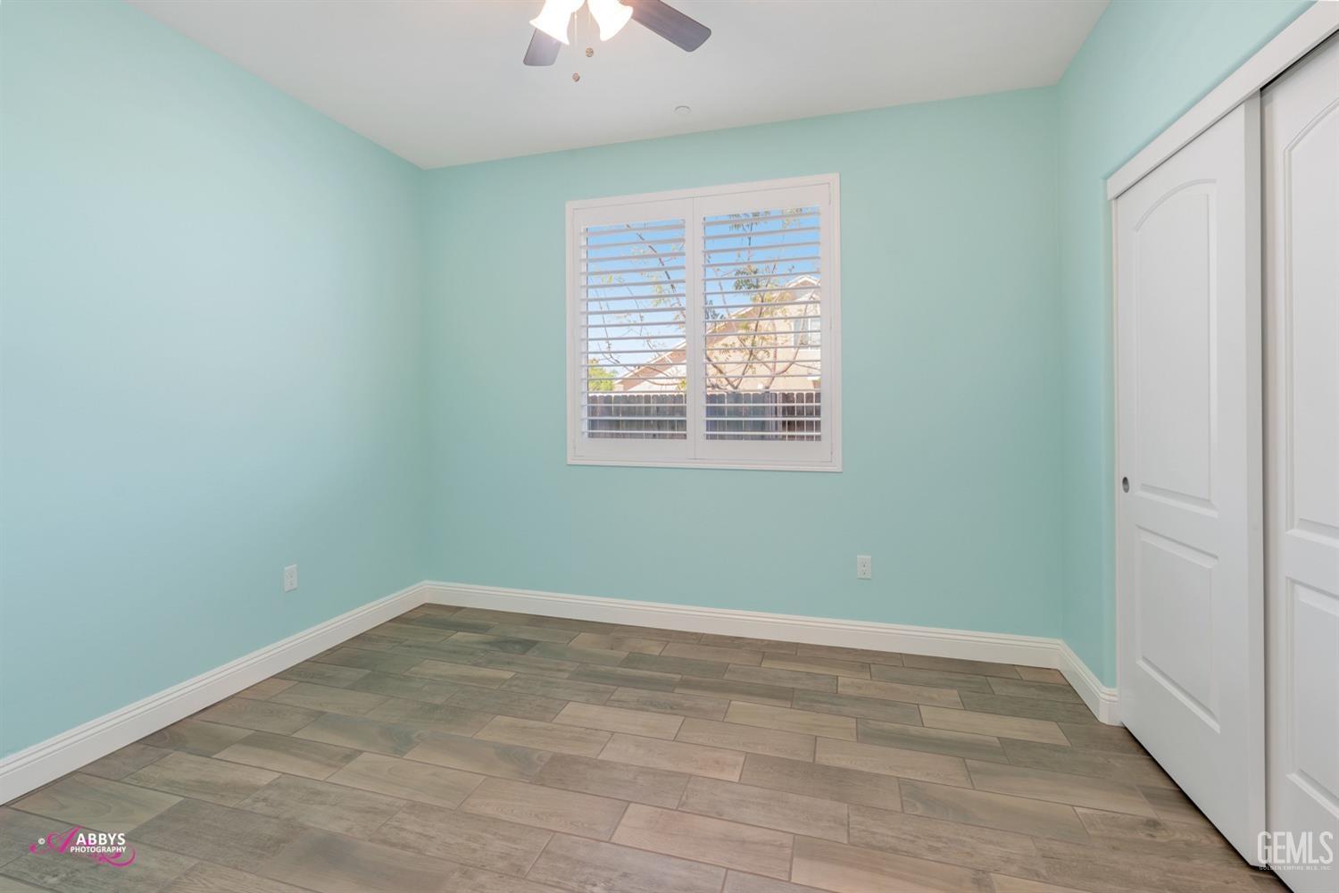 Undisclosed Address Bakersfield, CA 93314 - Photo 35 of 40 an empty room with a window