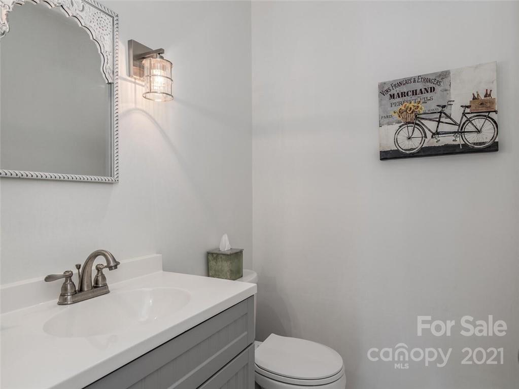 4312 Truscott Road Charlotte, NC 28226 - Photo 4 of 31 a bathroom with a toilet sink and mirror