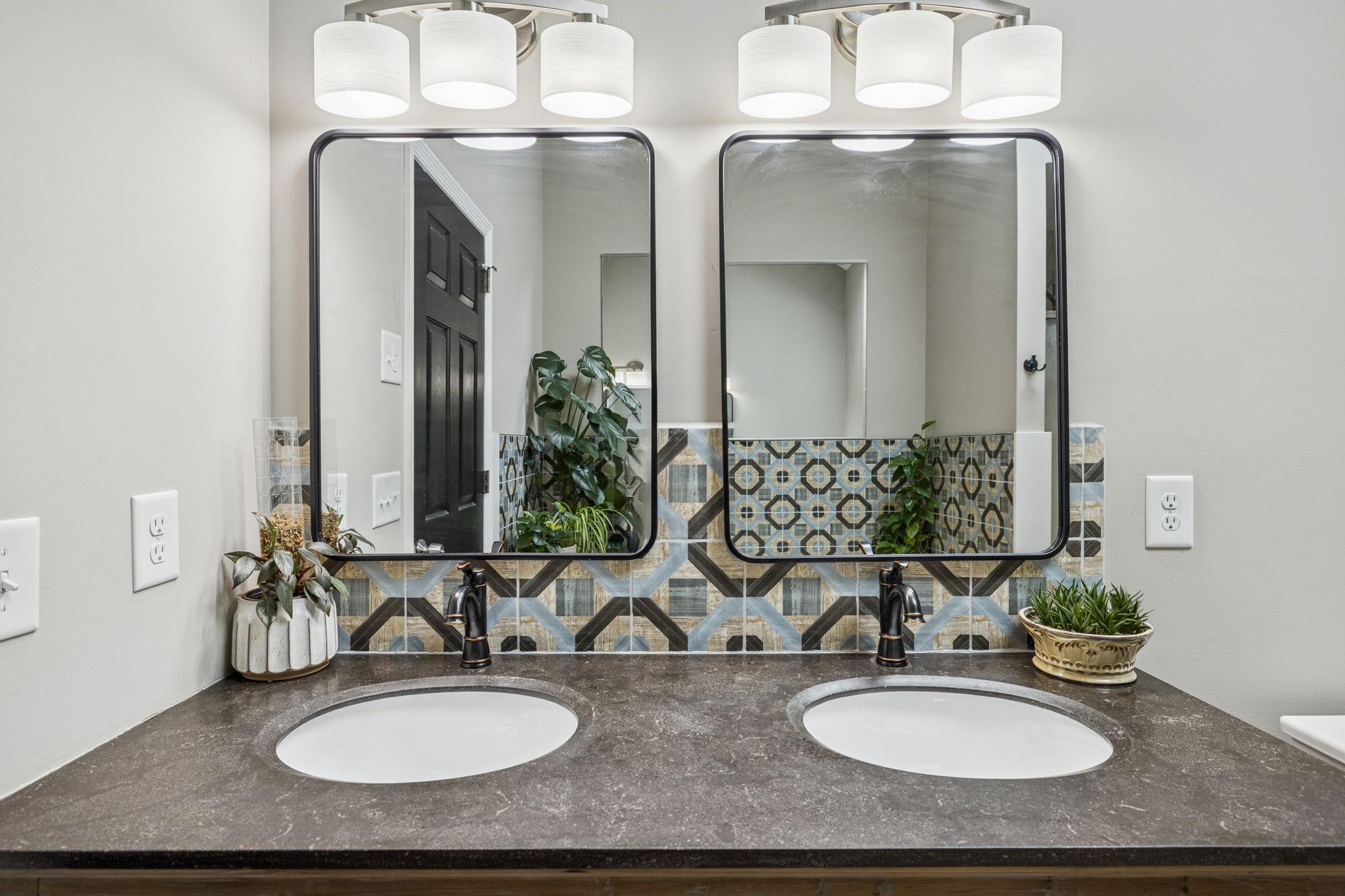 225 Burgandy Hill Road Nashville, TN 37211 - Photo 14 of 32 a bathroom with sinks and mirror