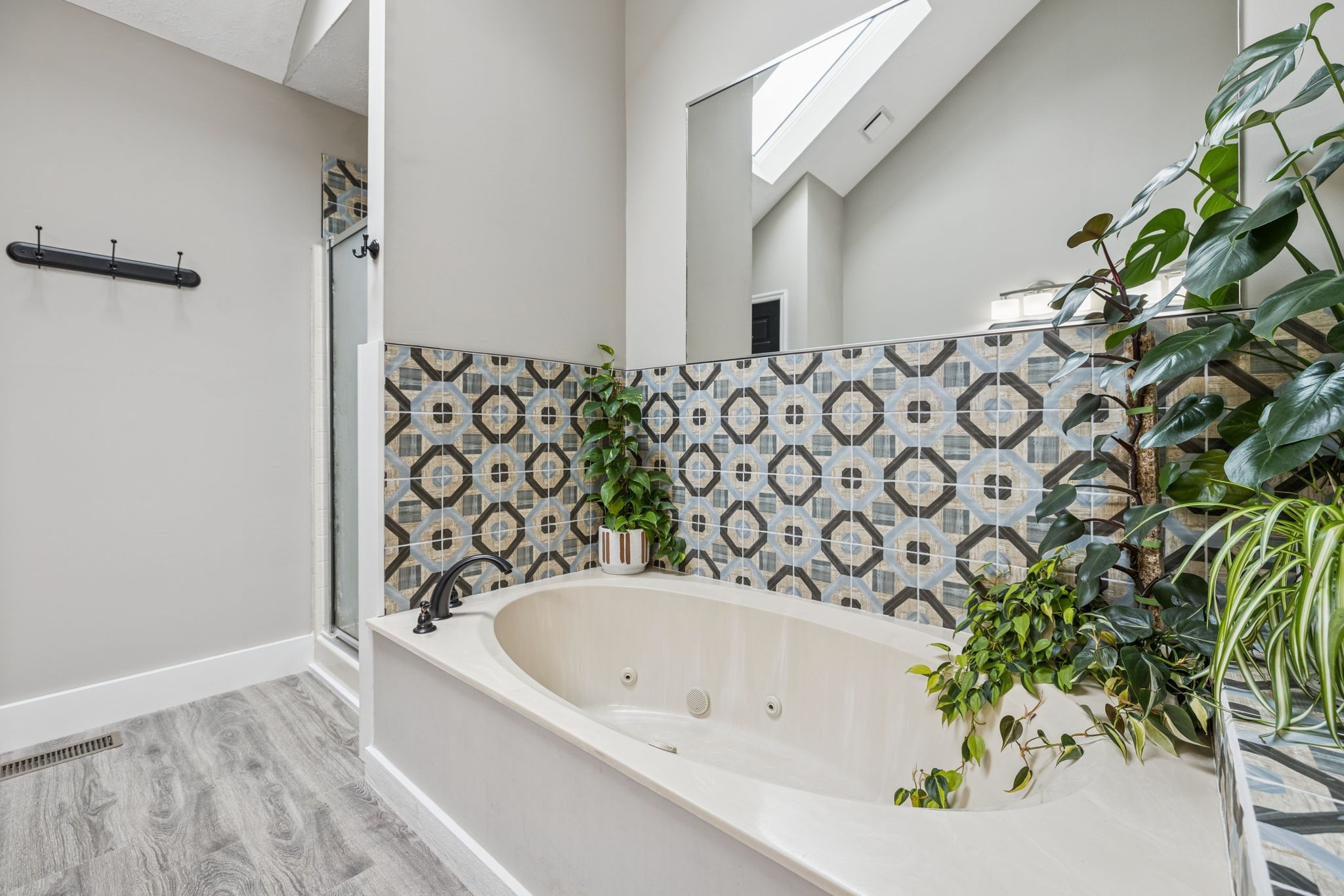 225 Burgandy Hill Road Nashville, TN 37211 - Photo 16 of 32 a bathroom with a bathtub and shower