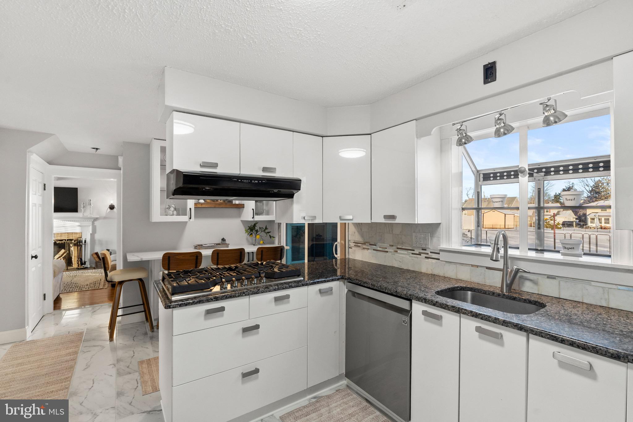 819 Heritage Road Cinnaminson, NJ 08077 - Photo 4 of 33