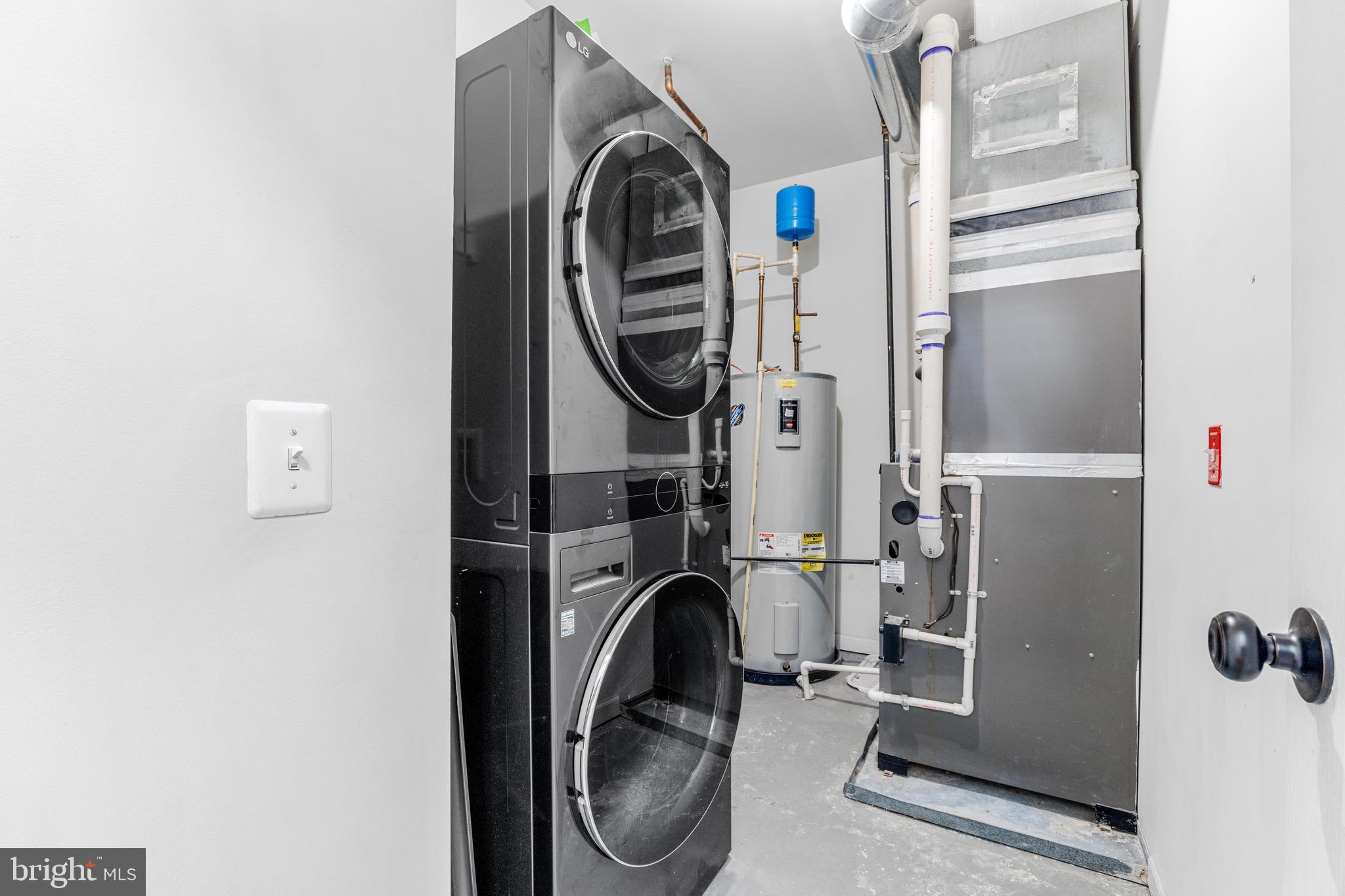 1436 Steuart Street Baltimore, MD 21230 - Photo 12 of 56 a utility room with dryer and washer