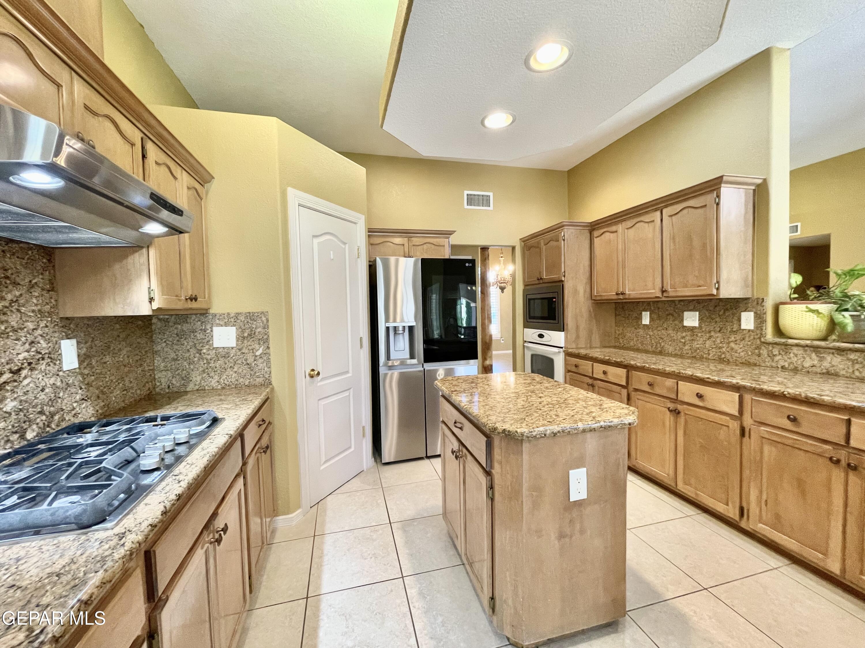 1472 Pioneer Ridge Drive El Paso, TX 79912 - Photo 6 of 52 IMG_8509